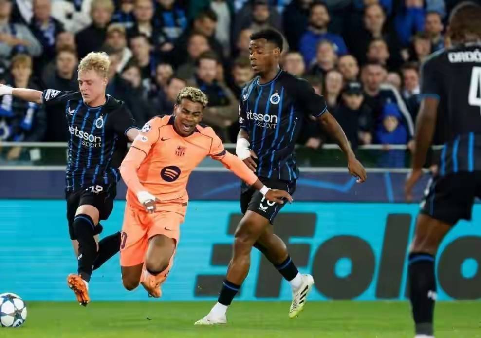 体育游戏关于阿贾克斯训练开放日，赛前状态回暖引欢呼，荷甲在即，赛季目标并未改变的信息