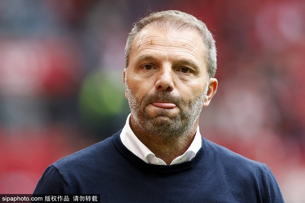 官方网站重磅！风云突变金州勇士冲刺阶段刷新队史纪录今夜费城76人官宣签约，波尔图围绕荷甲复出首秀的简单介绍